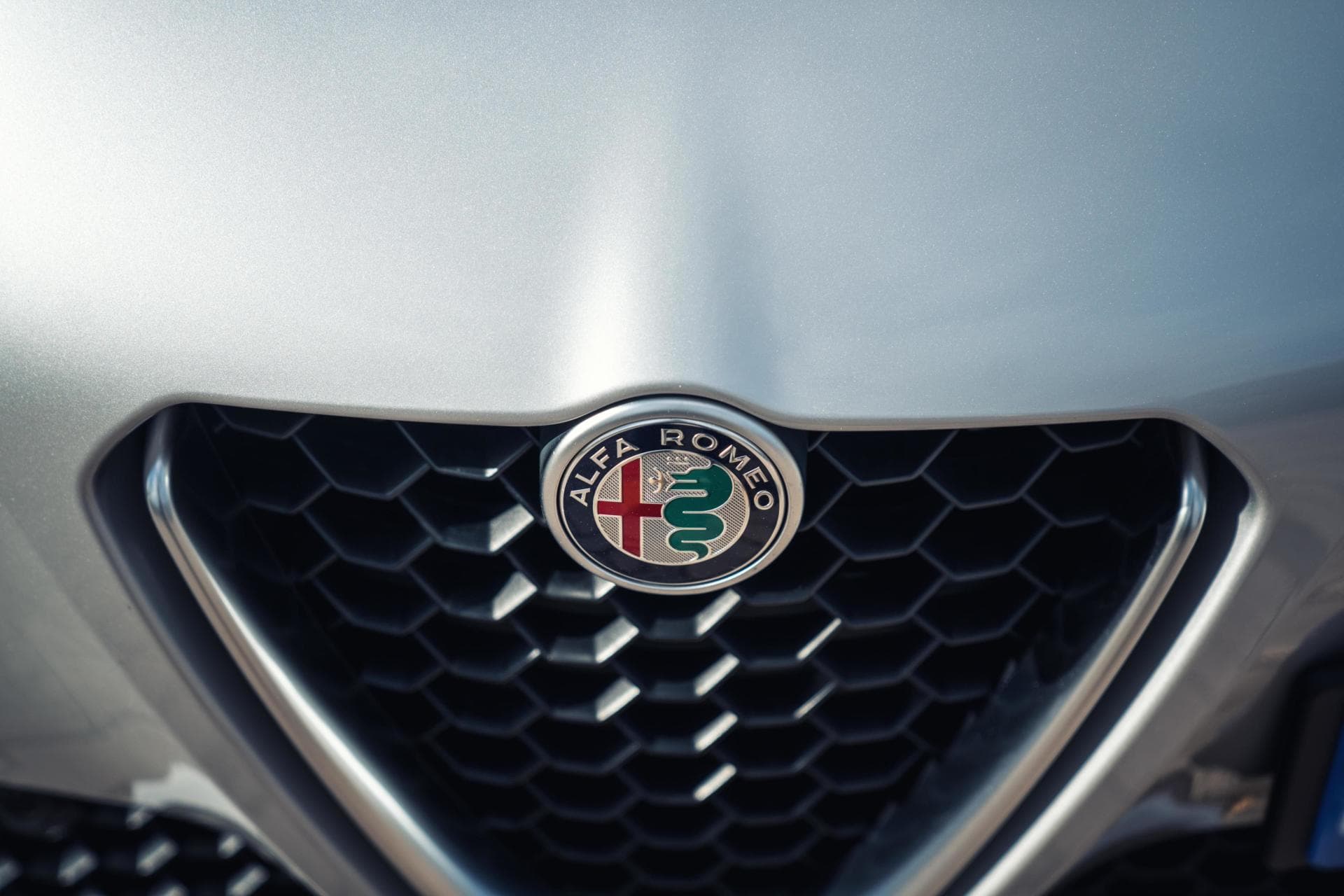 Alfa Romeo welcomes 2023… with the first hint of its new sports car?