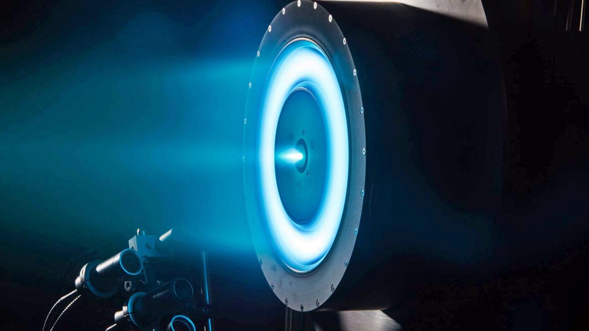 The ion thruster: the efficient way to move from the distant future that would make us forget electric