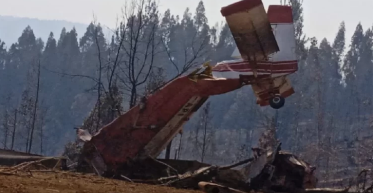 CH – Conaf plane that was fighting a fire collapsed in Hualqui and the pilot survived the fall
