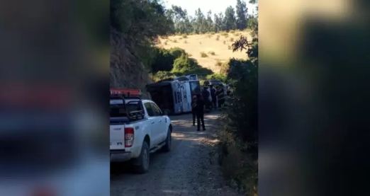 Chile: Tanker truck overturns when going to control forest fire in Angol